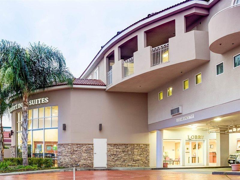 Comfort Inn & Suites Near Universal - N Hollywood - Burbank Los Angeles Exterior photo