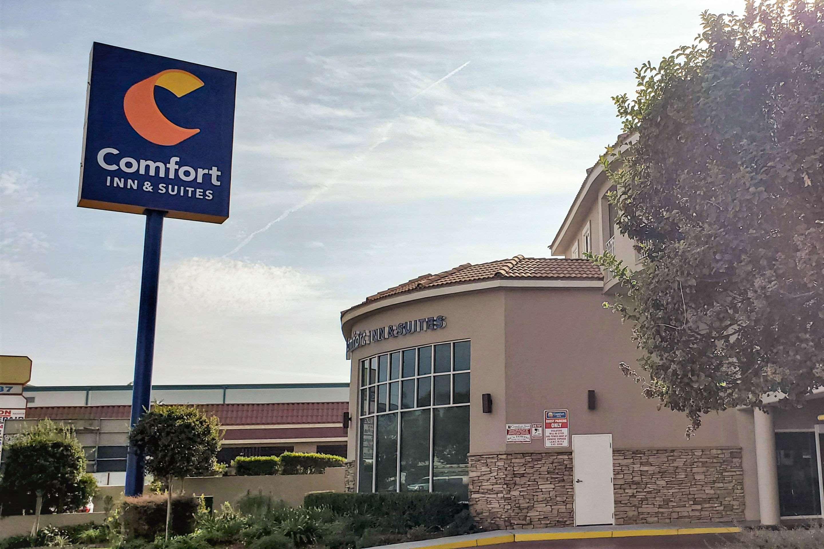 Comfort Inn & Suites Near Universal - N Hollywood - Burbank Los Angeles Exterior photo