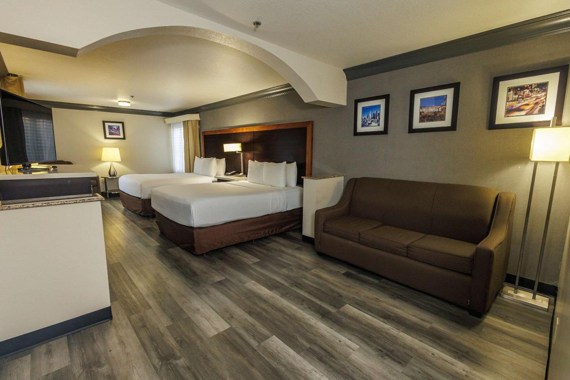 Comfort Inn & Suites Near Universal - N Hollywood - Burbank Los Angeles Exterior photo
