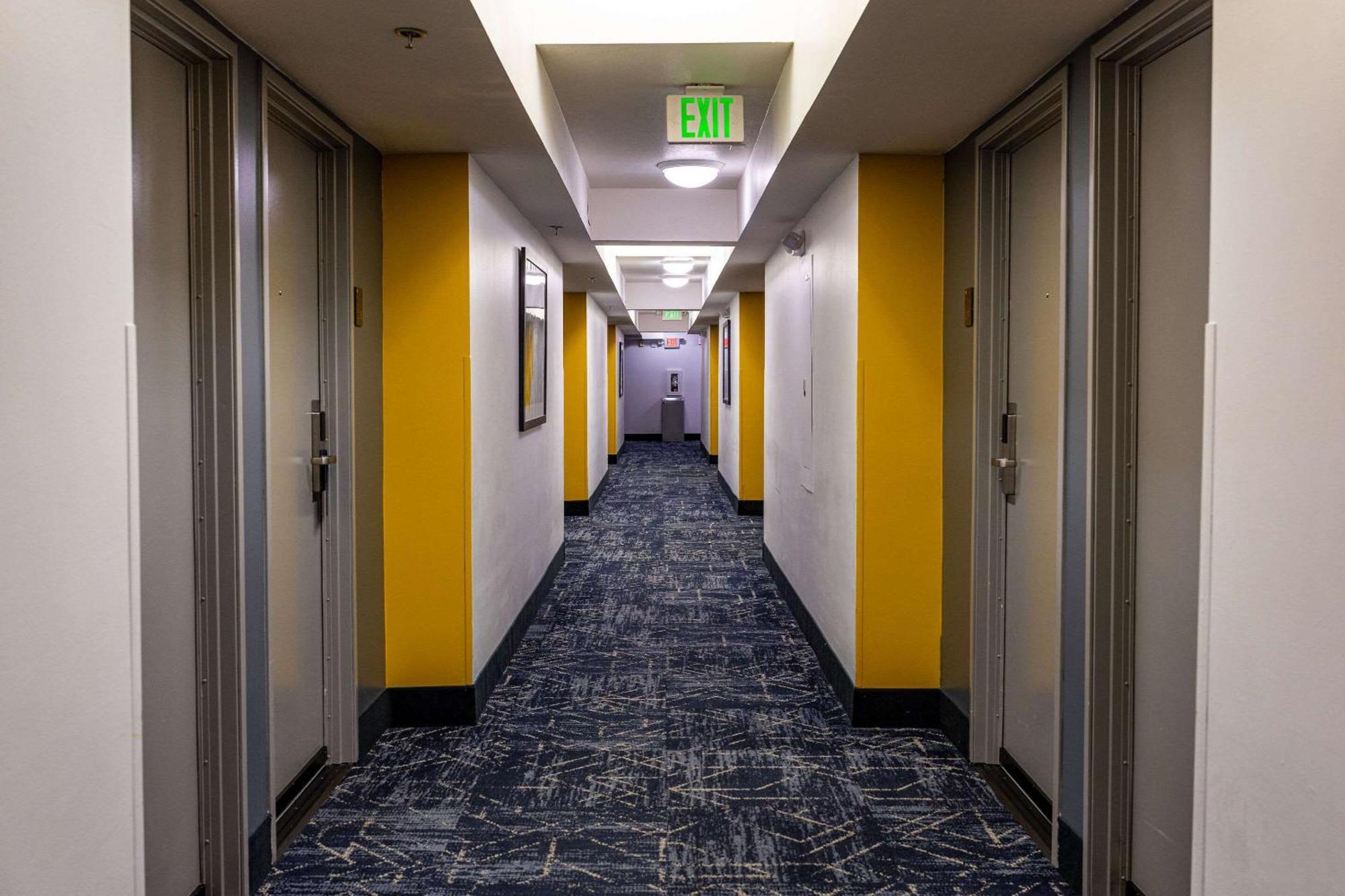 Comfort Inn & Suites Near Universal - N Hollywood - Burbank Los Angeles Exterior photo