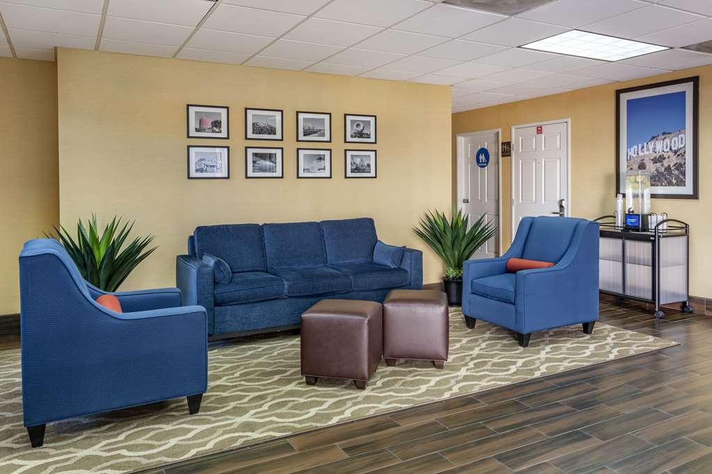 Comfort Inn & Suites Near Universal - N Hollywood - Burbank Los Angeles Interior photo