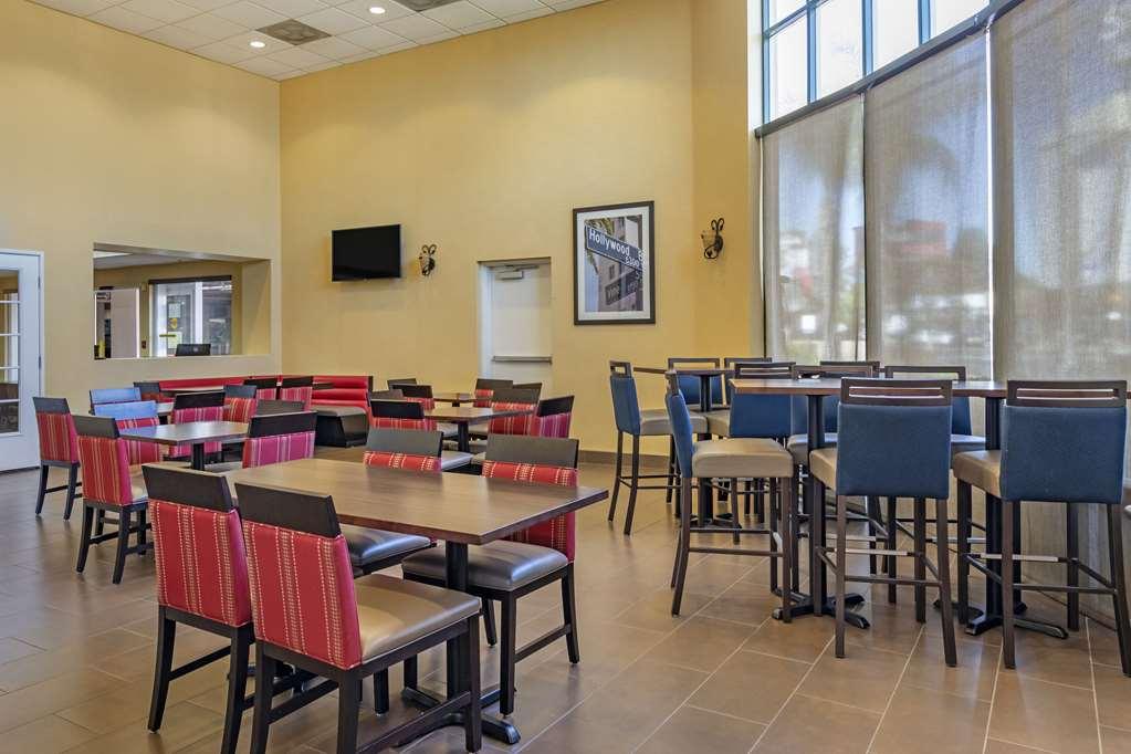 Comfort Inn & Suites Near Universal - N Hollywood - Burbank Los Angeles Restaurant photo