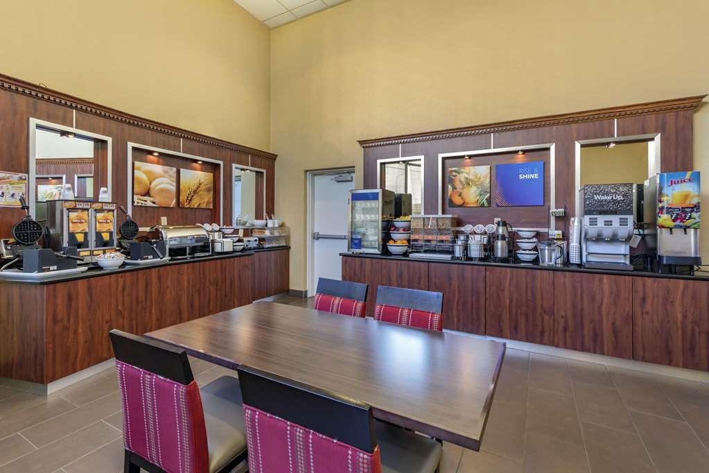 Comfort Inn & Suites Near Universal - N Hollywood - Burbank Los Angeles Restaurant photo